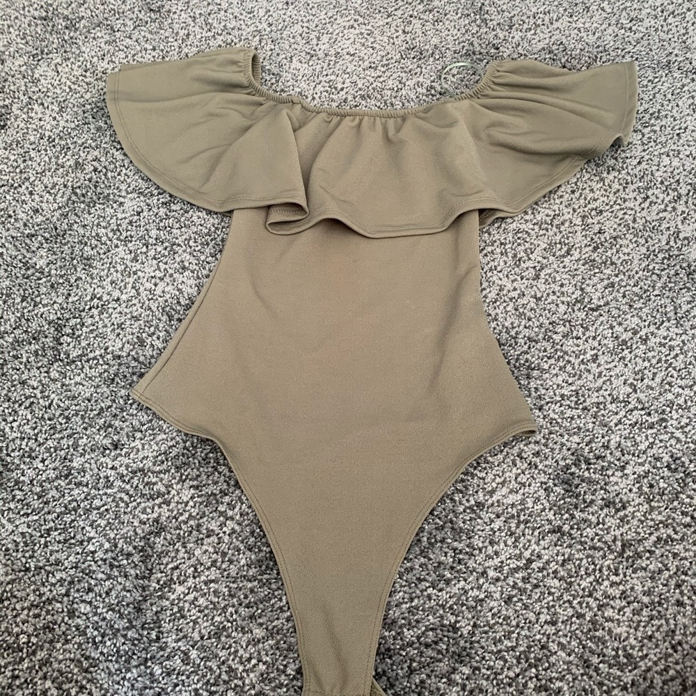 Streetwear Society ribbed Ruffle off the shoulder